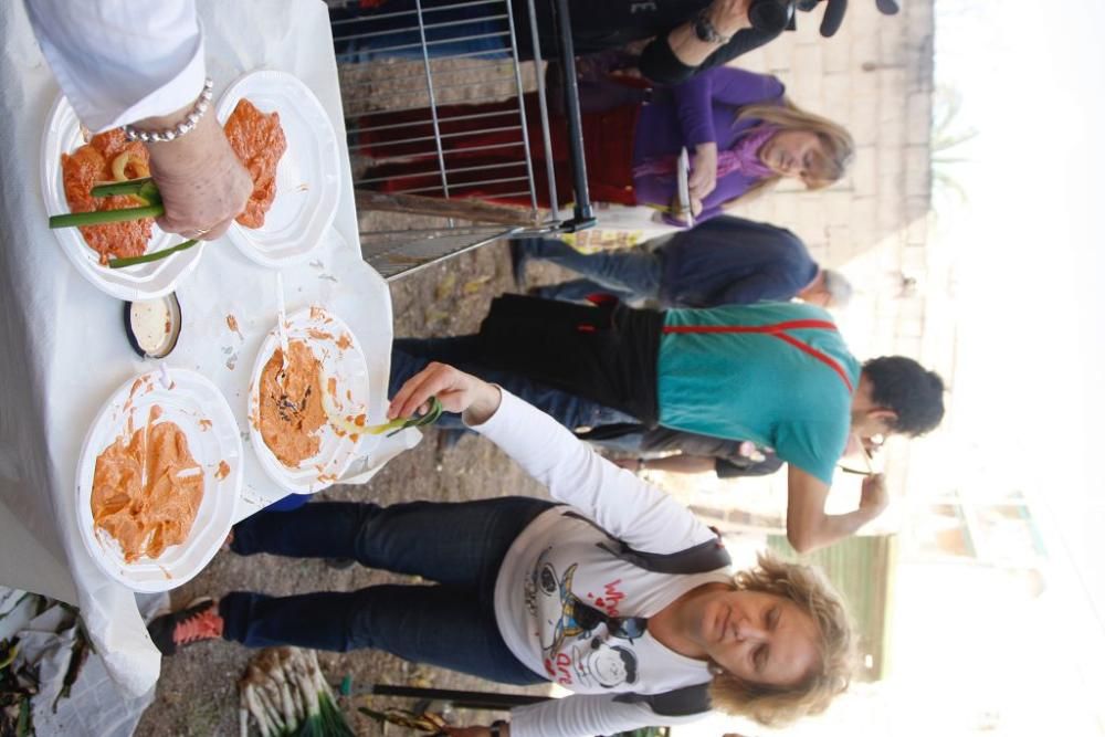 Catalanes y murcianos comparten almuerzo en las vías