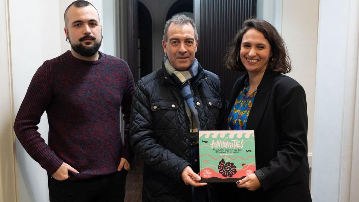 Raúl Hervás e Irene Herrero con el presidente comarcal, Carmelo Pérez.