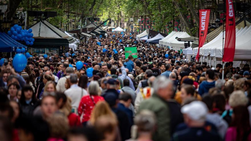 Más Sant Jordi que nunca: firmas con colas kilométricas en una diada de récord