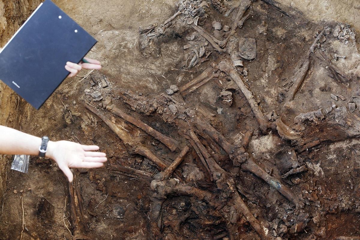 Imagen de una fosa común