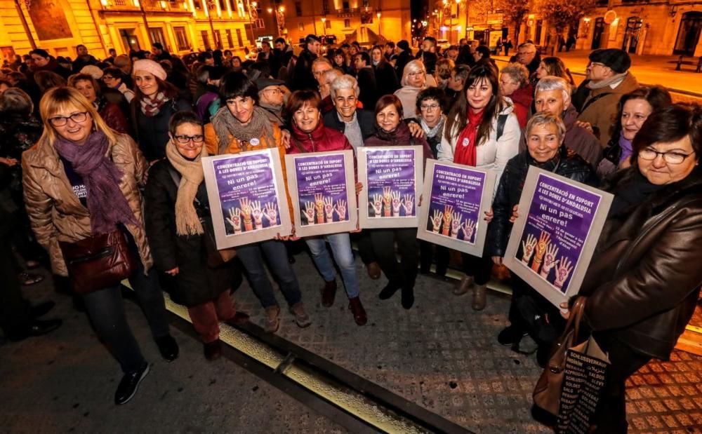 Más de 300 personas en la plaza de España de Alcoy