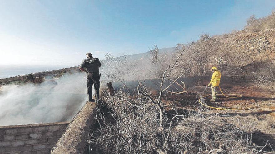 Sofocan un conato de incendio en Tijarafe.