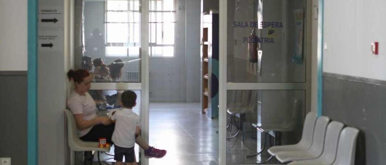 Sala del servicio de pediatría del centro de salud de Lalín. // Bernabé