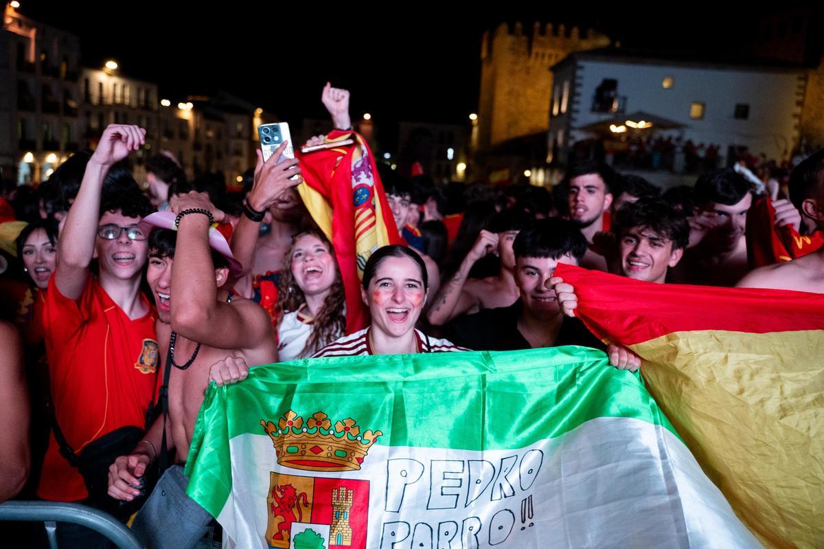 Las mejores imágenes de la celebración de la final del Mundial en Extremadura Las mejores imágenes de la celebración de la final del Mundial en Extremadura