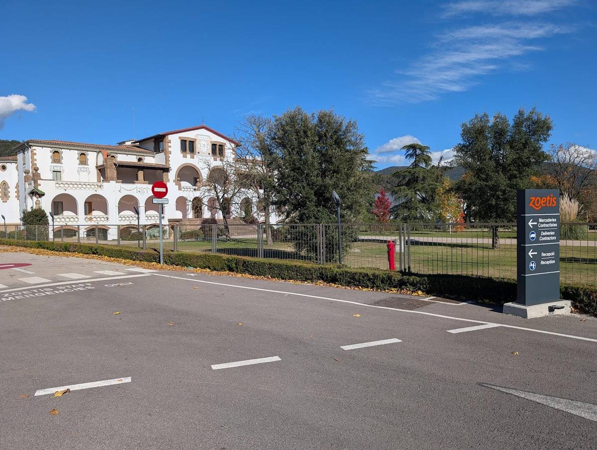 Exterior de la planta de Zoetis a la Vall de Bianya