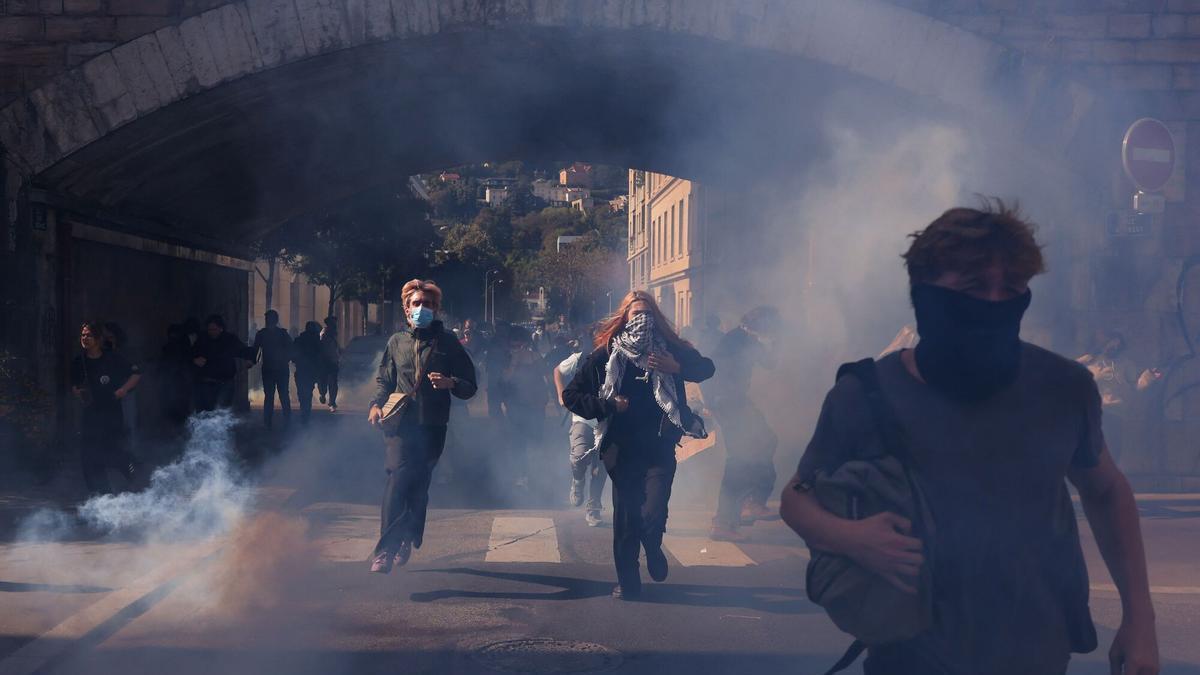 FRANCIA PROTESTAS ESTUDIANTES | Las olas de protestas estudiantiles queman las calles de Francia