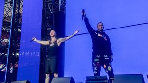 El dúo de rap Natos y Waor durante su concierto en el Riyadh Air Metropolitano, a 7 de junio de 2025, en Madrid (España).