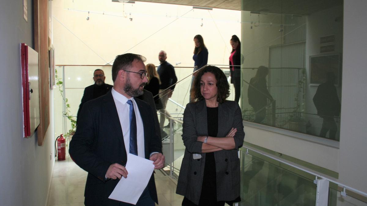 El alcalde, Diego José Mateos, y la portavoz del equipo de Gobierno, Isabel Casalduero, este viernes, instantes antes de anunciar el cese del vicealcalde.