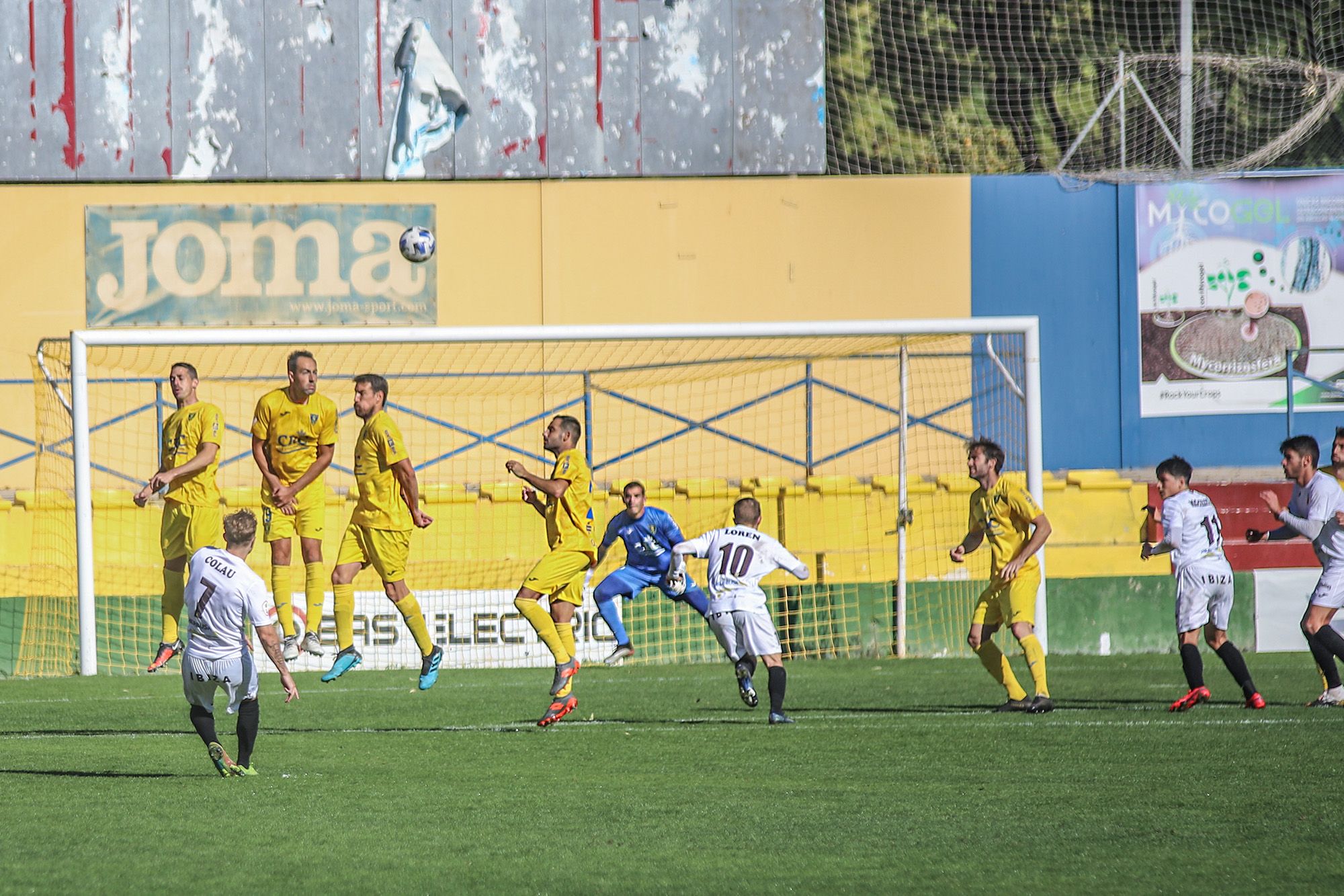 El Orihuela vence al Peña Deportiva y se sitúa tercero