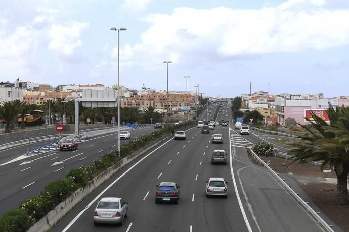 21-04-19 GRAN CANARIA.  AUTOPISTA GC-1. TELDE. Fotos de coches en la autopista. Colas en la autovía de la gente de regreso a casa del sur. Fotos: Juan Castro.  | 21/04/2019 | Fotógrafo: Juan Carlos Castro