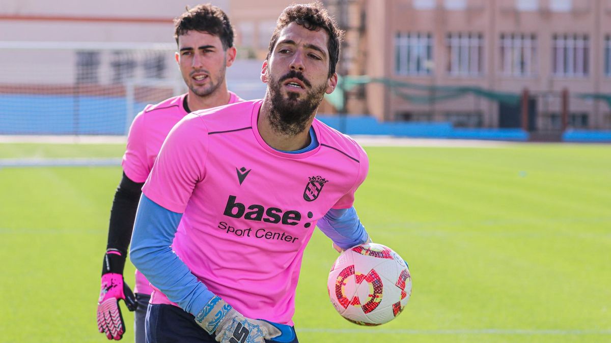 Edu Loscos, durante un entrenamiento con el Melilla, su anterior equipo.