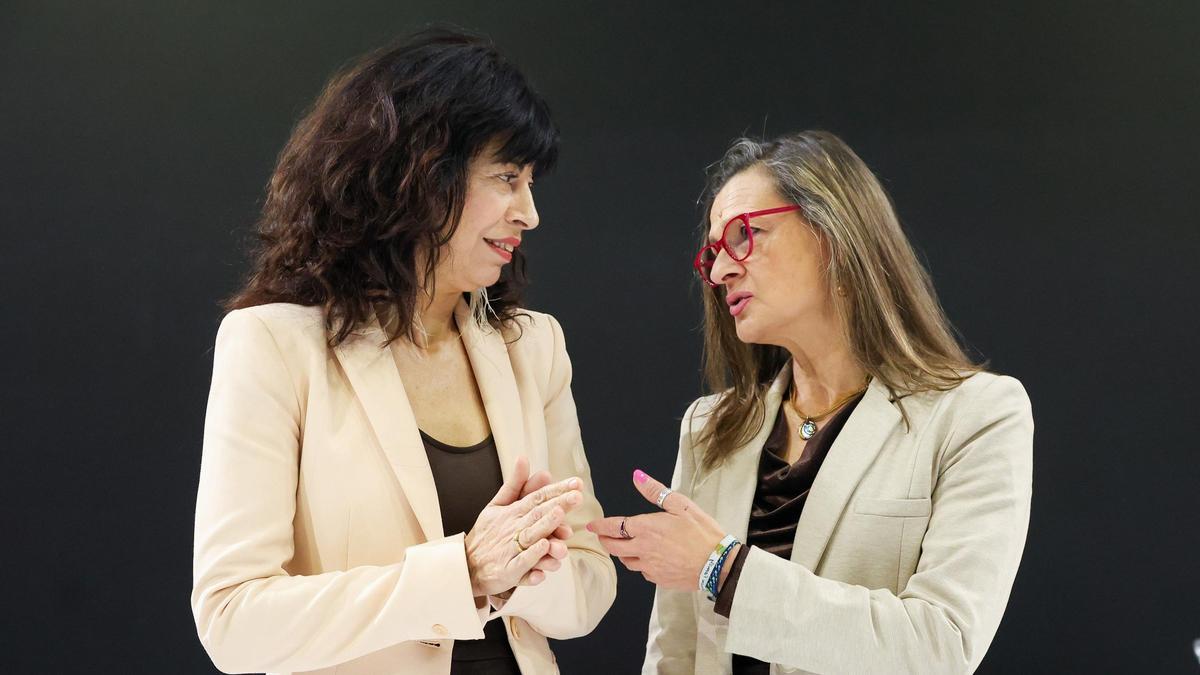 La ministra de Igualdad, Ana Redondo (i), y la jueza Carmen Martínez Perza (d) durante la presentación de la Macroencuesta de Violencia contra la Mujer, en el Ministerio de Igualdad, a 3 de diciembre de 2025, en Madrid (España).