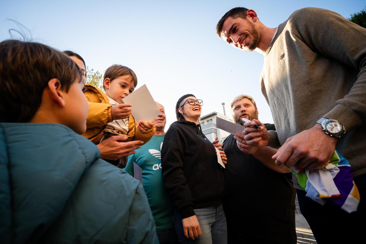 Homenaje de Bellreguard a su deportista más ilustre, Quique Llopis Doménech