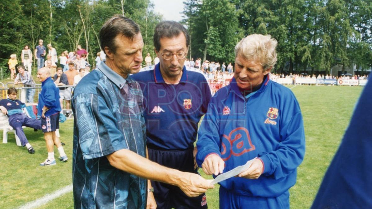 Johan Cruyff, Paco Seirul.lo y Toni Bruins durante el stage de la pretemporada 95/96