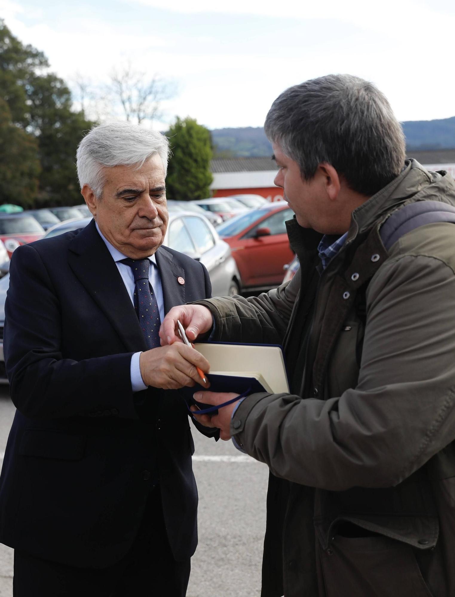 La visita del presidente de la Federación Española de Fútbol, Pedro Rocha, a Asturias, en imágenes