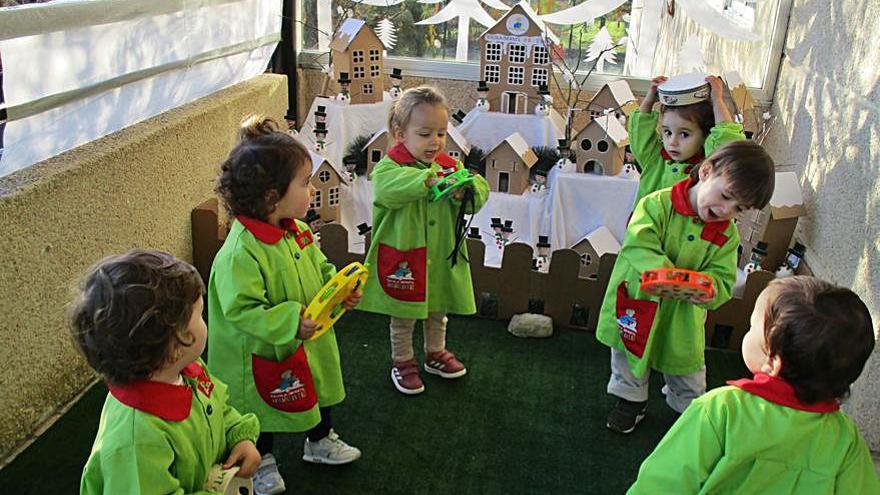 Un grupo de niños en la Escola Abrente.  | // FDV