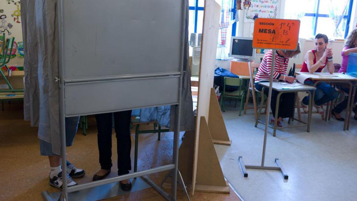 Interior de un colegio electoral de Zamora.