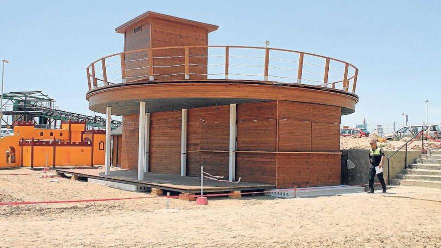 Puertos permite el único chiringuito de dos plantas de las playas de Torrevieja