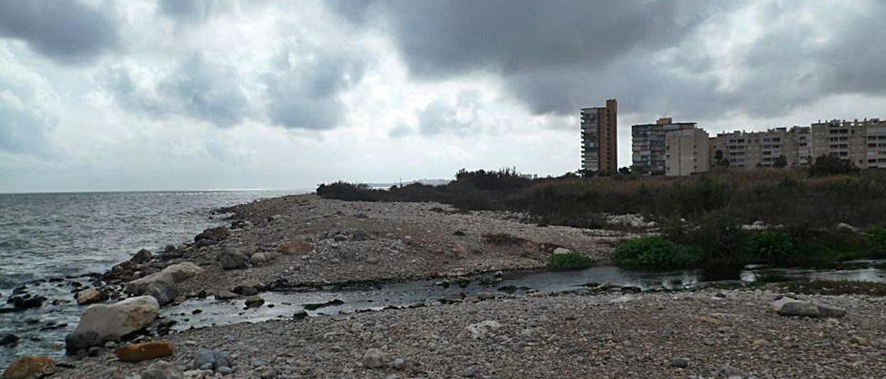 Desembocadura del río Seco en El Campello. |