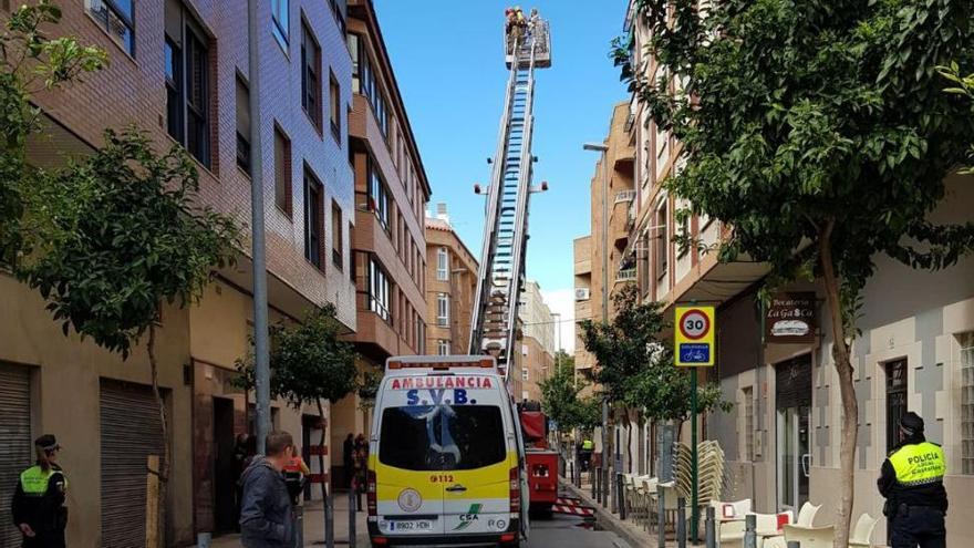 Rescatan a una madre y a su hija de 6 años en un incendio en Castellón