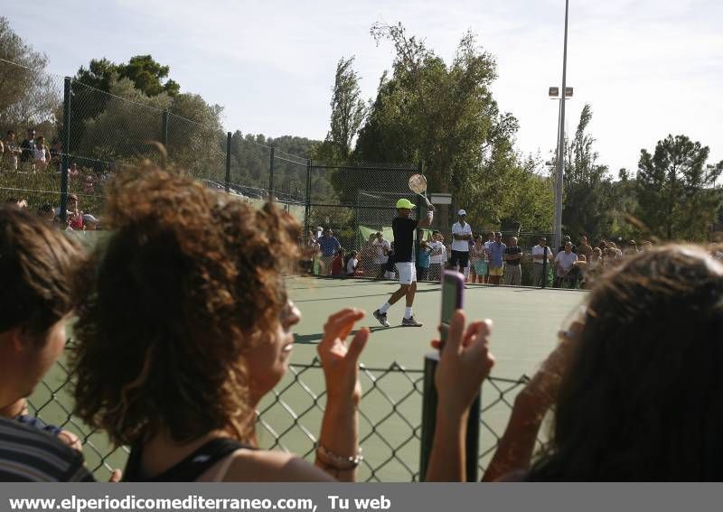 GALERÍA DE FOTOS- Bautista desata la locura peloteando con Ferrer en La Coma