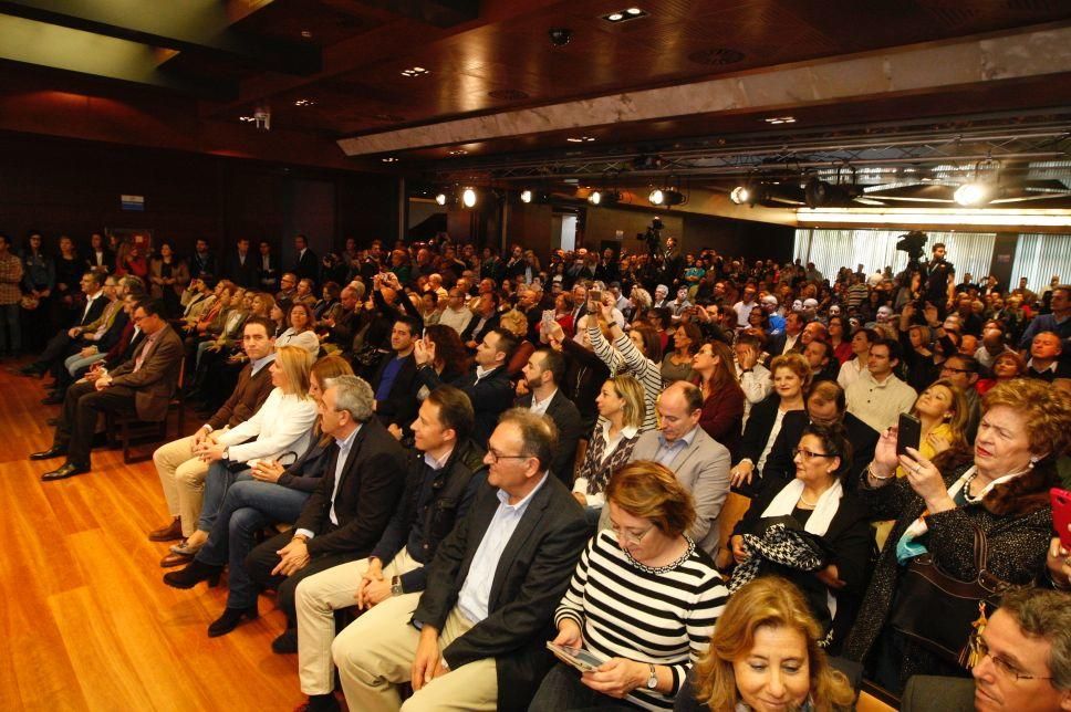 Rajoy se da un baño de multitudes en Murcia