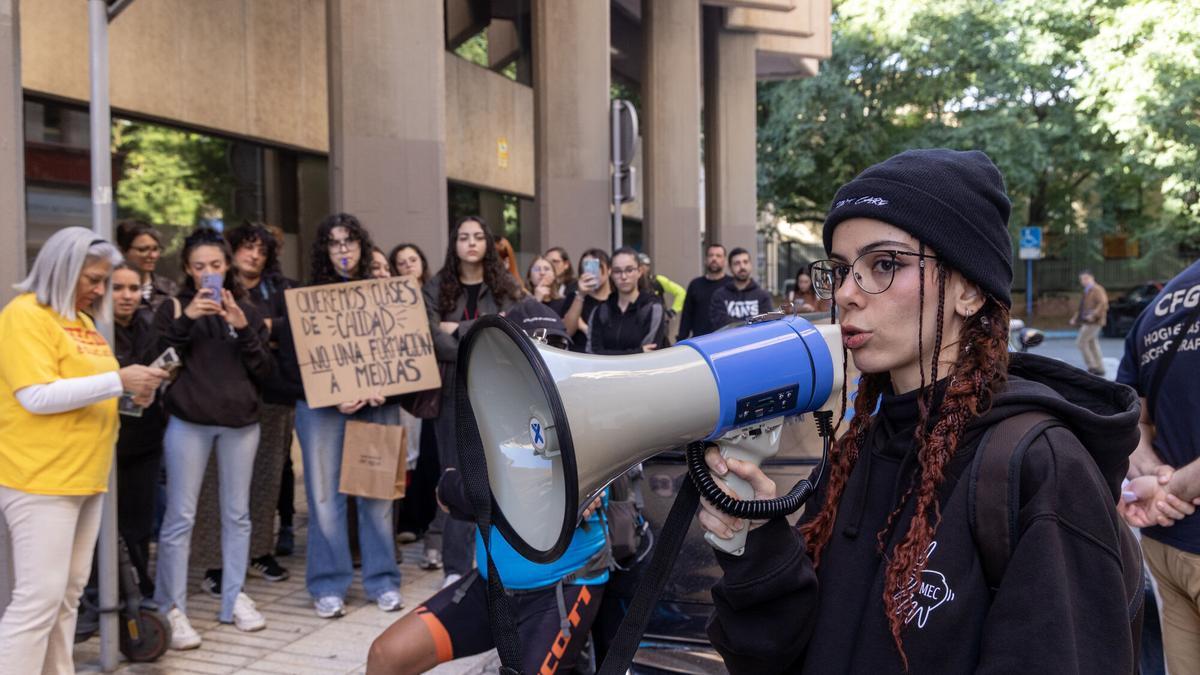 Protesta del profesorado experto de FP en Alicante.