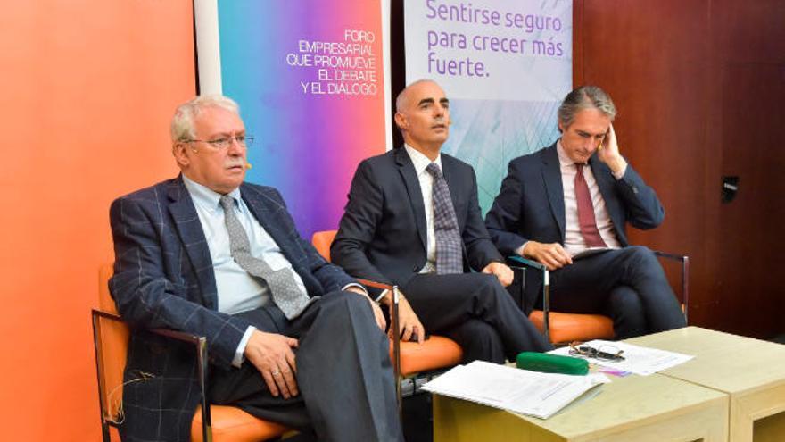 Joaquín Leguina e Iñigo de la Serna, durante el encuentro.