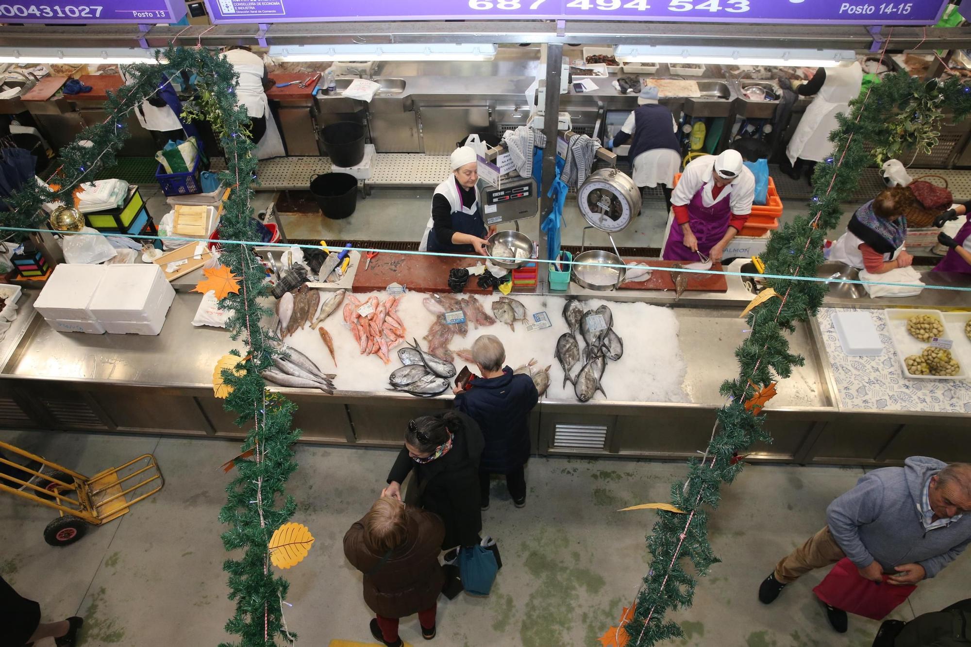 Las plazas de abastos de O Morrazo, durante las compras navideñas