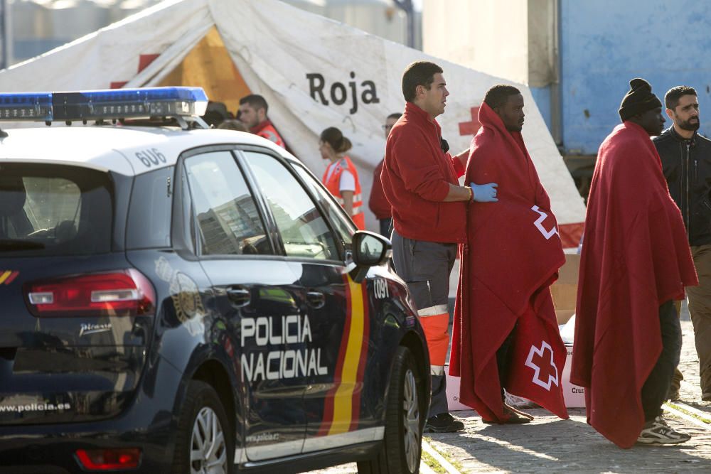 Llegan al puerto de Málaga 52 inmigrantes rescatados