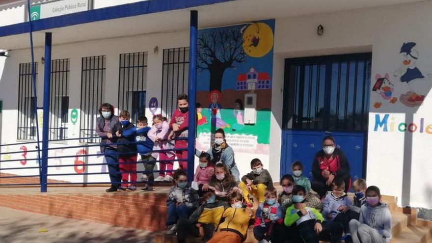 La Coronada: Alumnos del CPR Maestro José Alcolea, en el recreo.