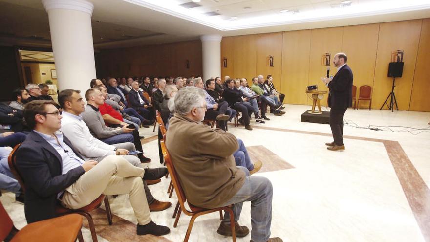 Arriba, Louzán en Vigo; abajo, Falque y Liñares.