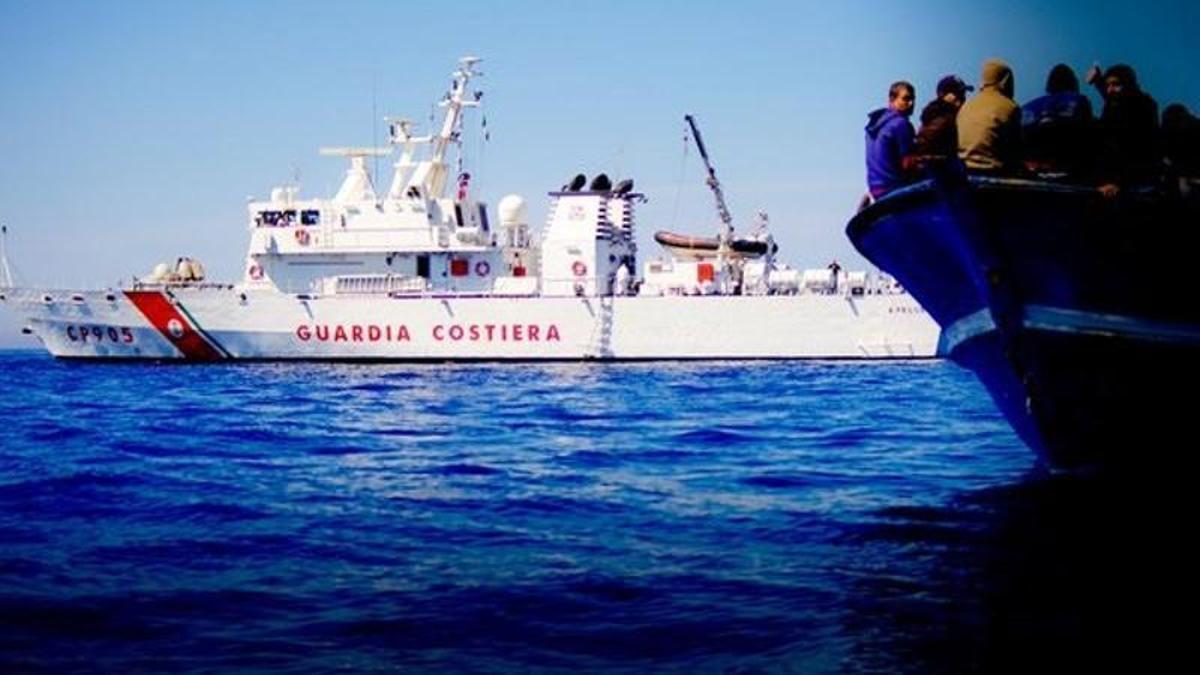 Archivo - Embarcación Guardia Costera italiana (archivo)