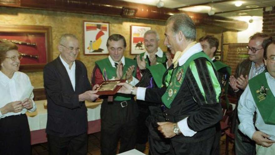 Armantina Quintana e Ignacio García, homenajeados por los tunos.