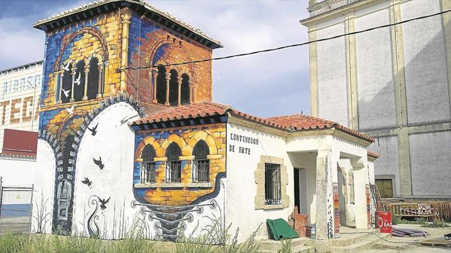 La renovada casa del guarda en el silo acoge los talleres artísticos