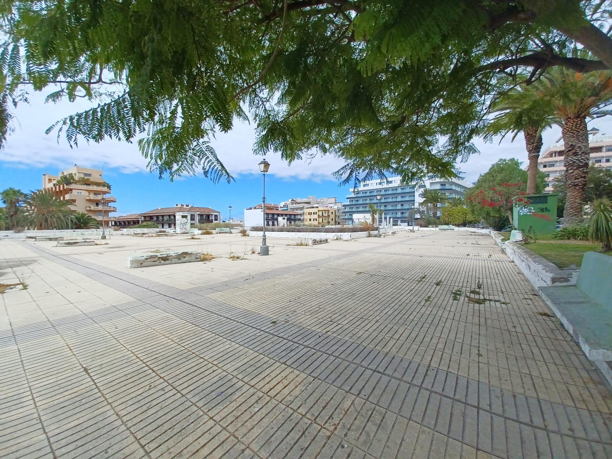 La plaza ubicada en la parte superior de la vieja estacion de guaguas de Puerto de la Cruz