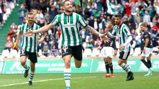 El Córdoba CF golea al Tamaraceite con la energía de El Arcángel