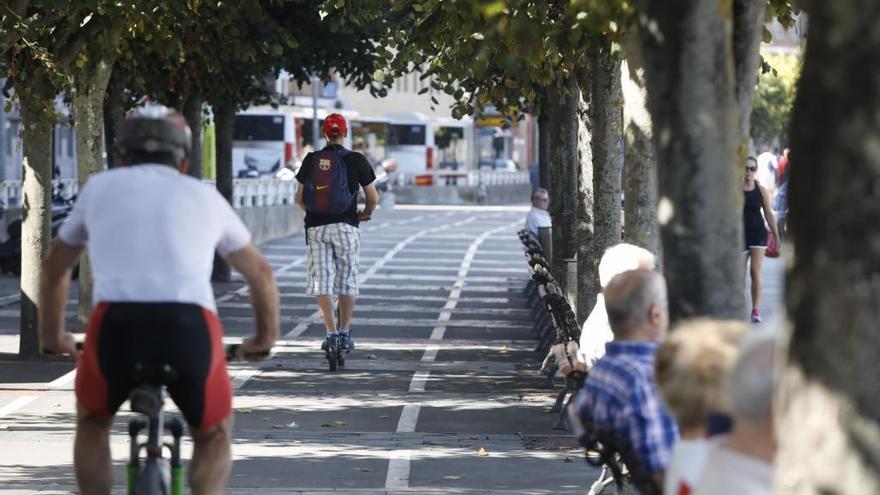 La DGT suprimirá plazas de aparcamiento para coches en favor de patinetes, bicicletas y motos