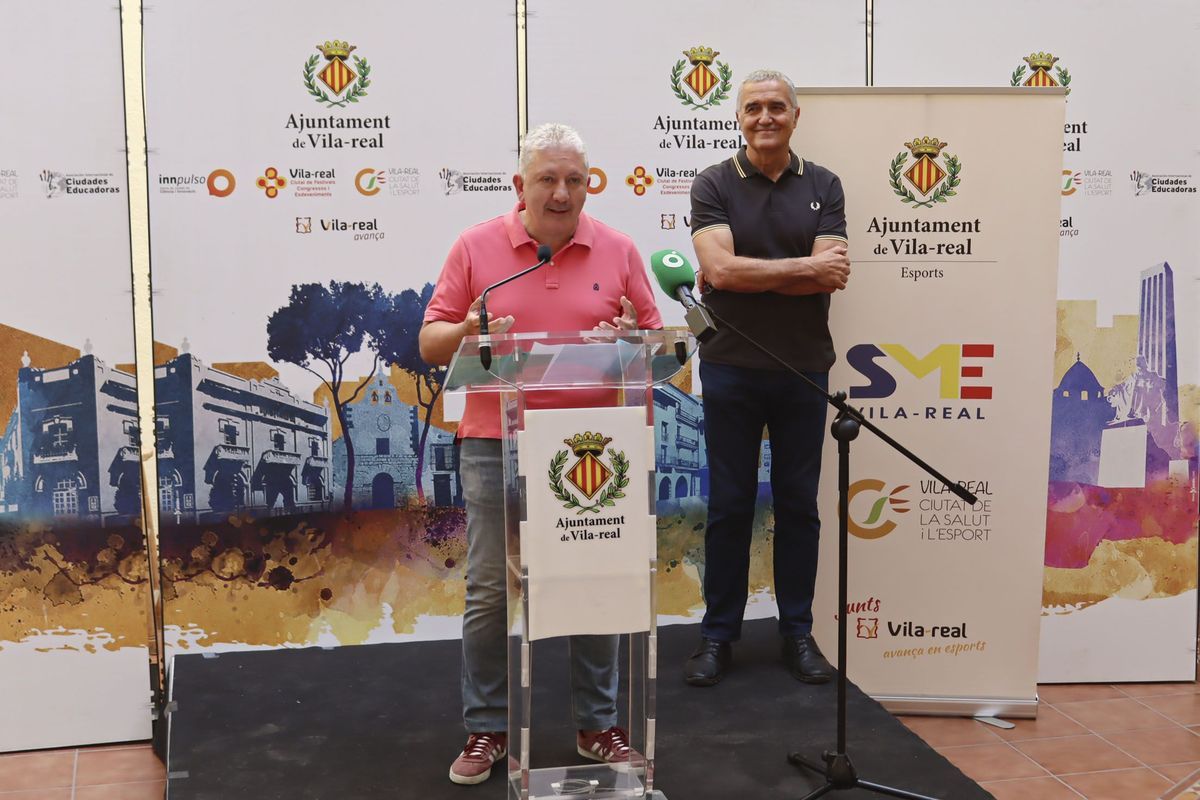 El concejal de Deportes, Javier Serralvo; y el jefe del Servei Municipal d&#039;Esports, José Ramón Cantavella, han presentado la oferta de actividades estivales del departamento.