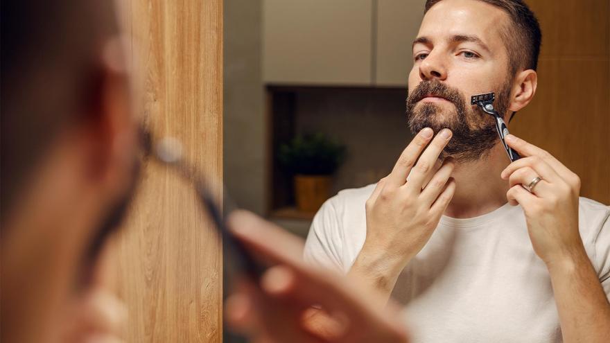 Afeitarse la barba, ¿antes o después de la ducha? Te resolvemos la duda