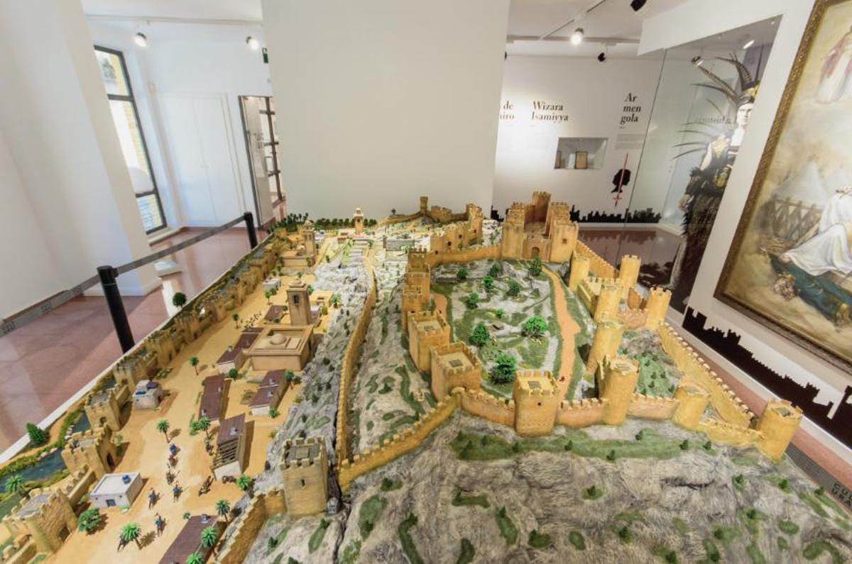 Maqueta de la Orihuela musulmana que se exhibe en el Museo de la Reconquista
