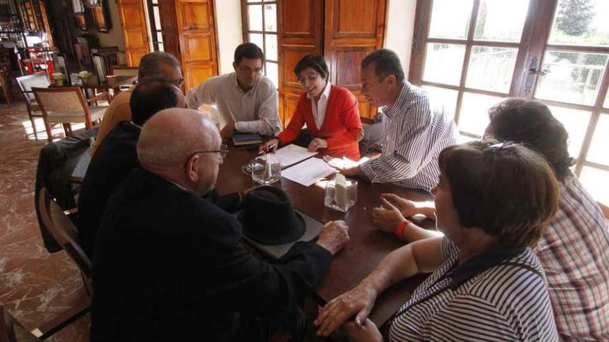 Integrantes de municipios con centrales y embalses de Zamora durante una reunión.