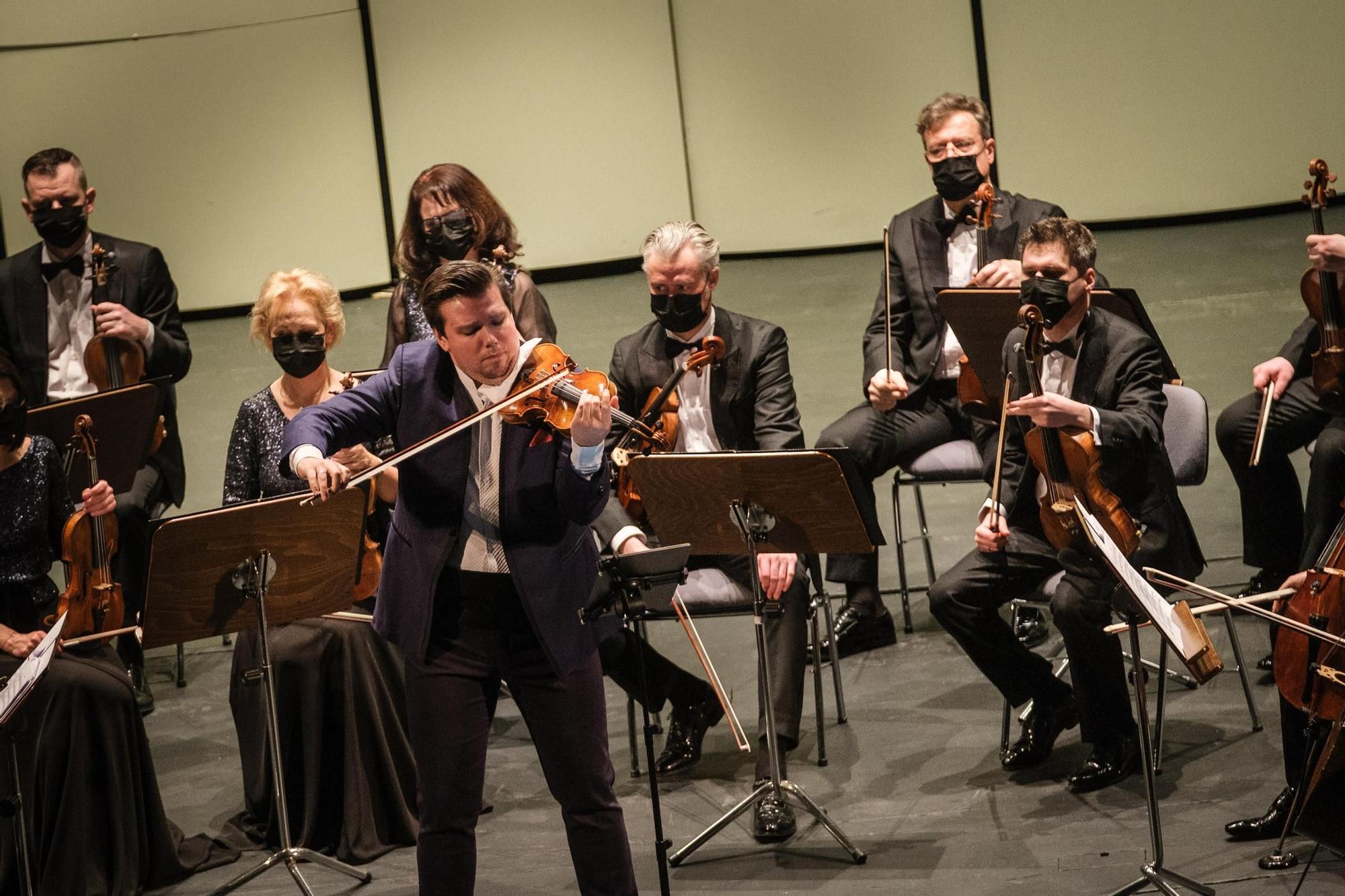 Concierto de la Orquesta de Cámara de Lituania, con Sergej Krylov como violín y concertino