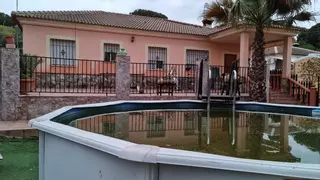 A la venta un chalet en la barriada de Trassierra con piscina por 170.000 euros