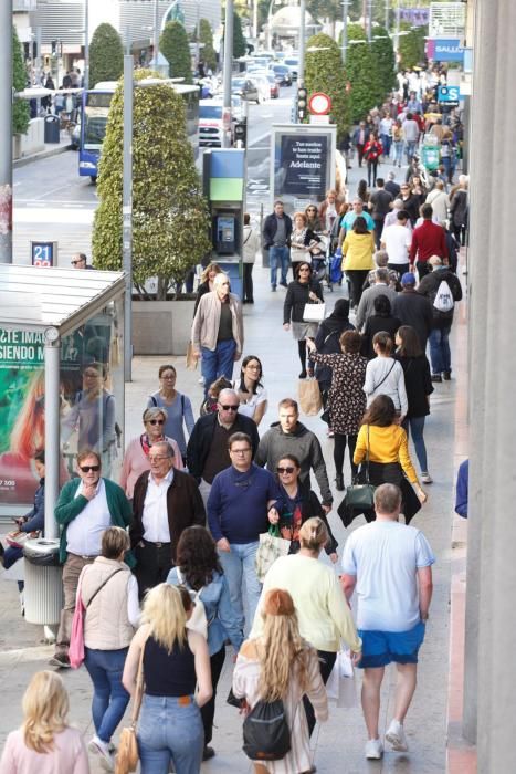 El Black Friday colapsa el centro de Alicante