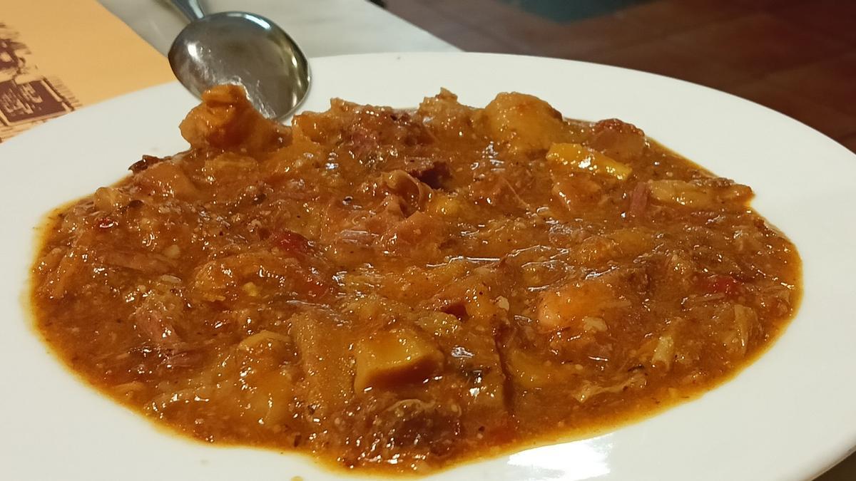 El plato de tripa con 'capipota' del restaurante Cal Boter.