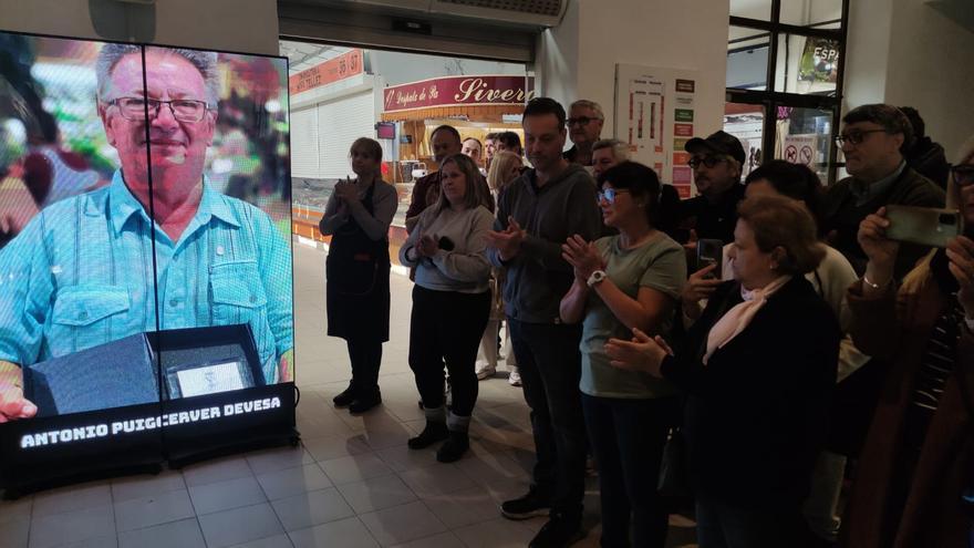 Antonio Puigcerver ya es eterno en el Mercat de Dénia: &quot;Era el alma de esta gran familia&quot;