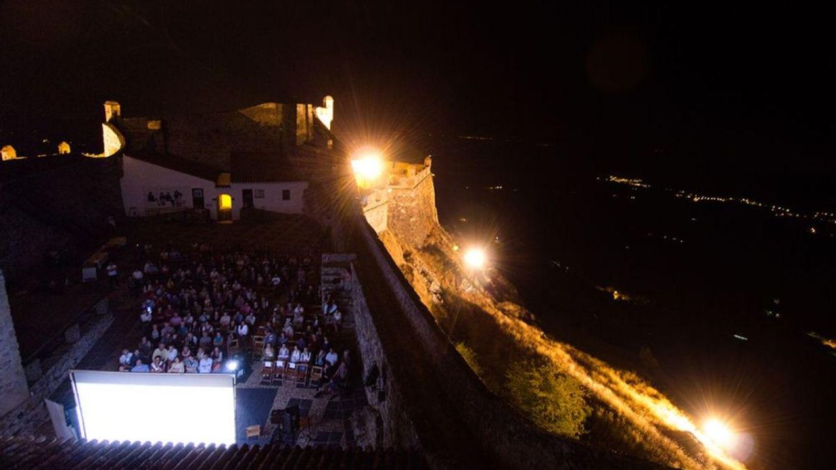 Fotografía de una proyección en el Castillo de Marvão.