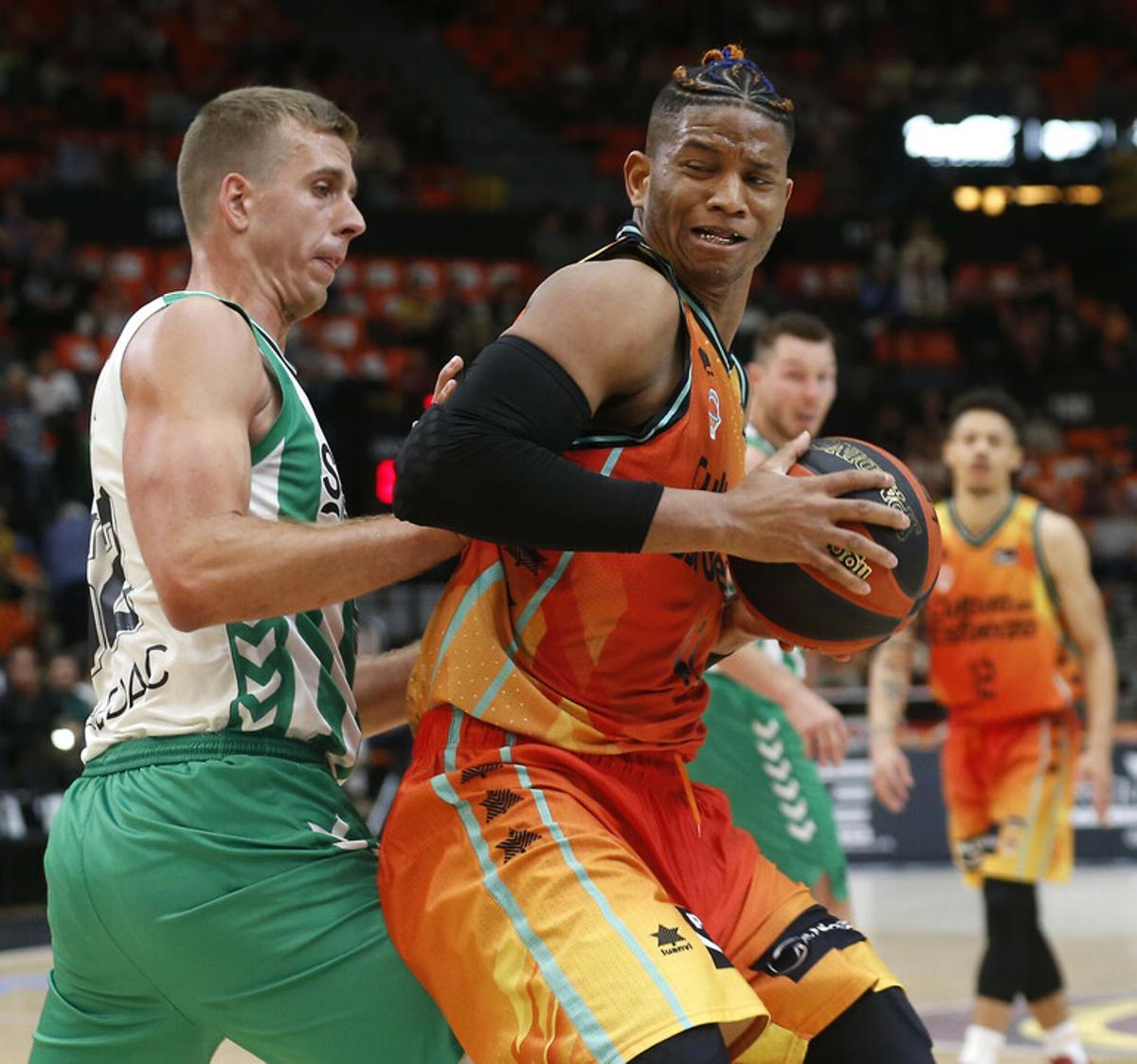 Jasiel Rivero, en un partido de su etapa en el Valencia Basket, en la temporada 2022-23.