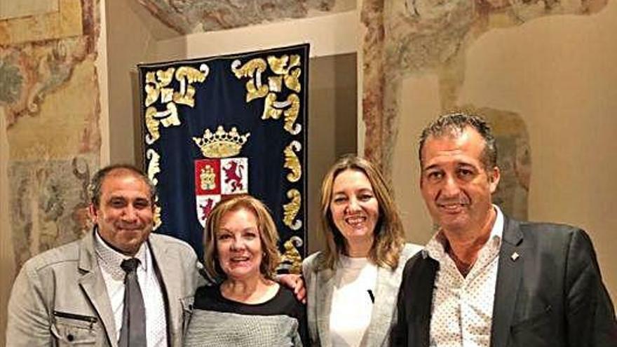 Fernando González (izquierda) y Estrella Torecilla (segunda por la derecha) en la reunión en Valladolid.